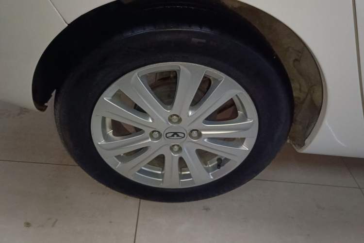 Used Cowin C3 2015 1.5L AMT Gold Diamond Edition Exterior 8