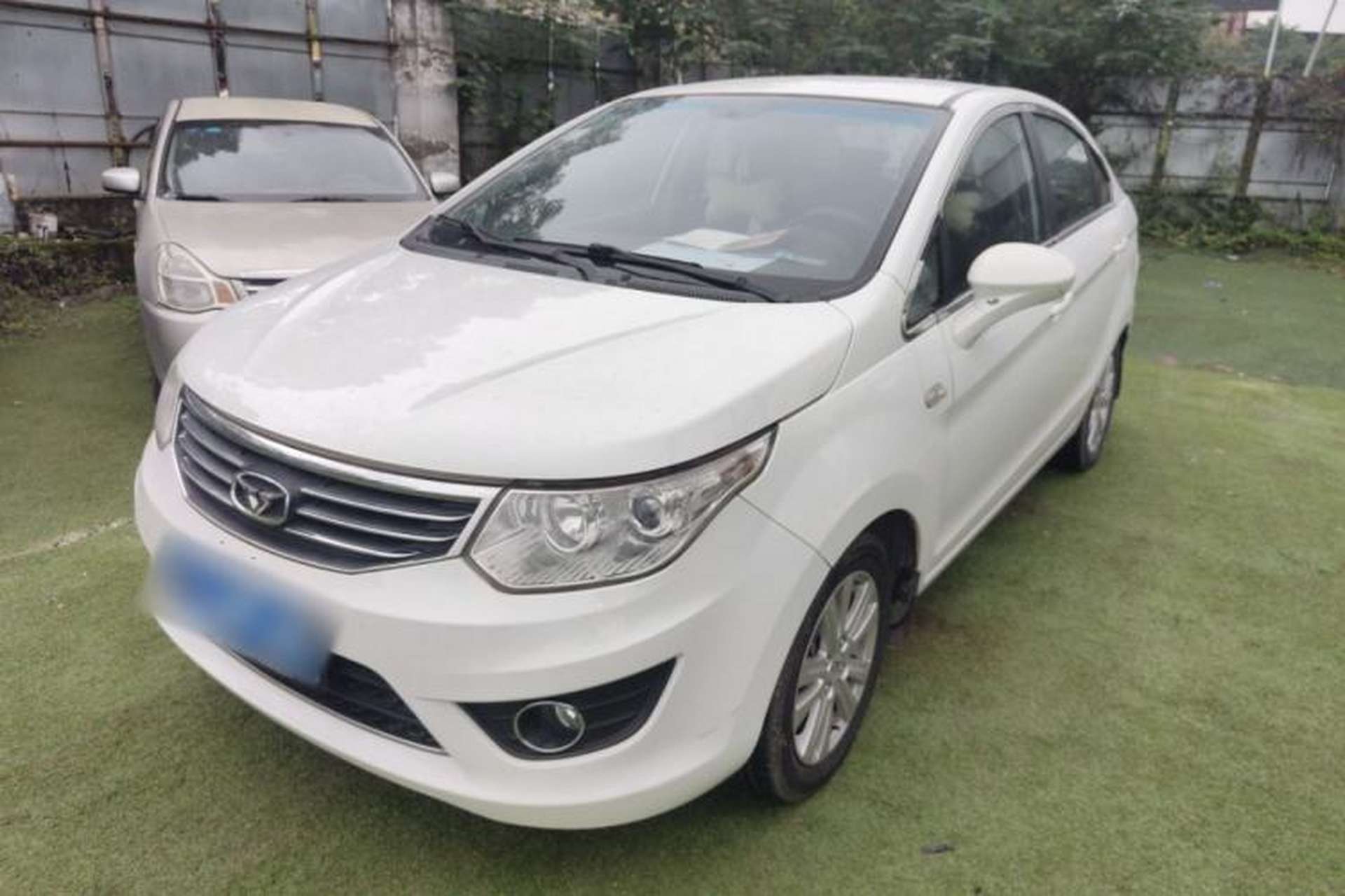 Used Cowin C3 2015 1.5L AMT Gold Diamond Edition Front Left 45 Deg