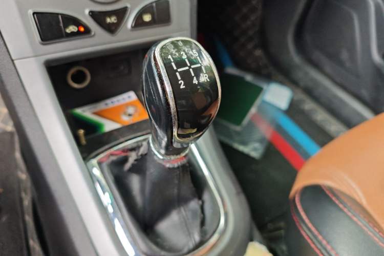 Used Cowin C3 2015 1.5L Manual Gold Diamond Edition Gear Lever