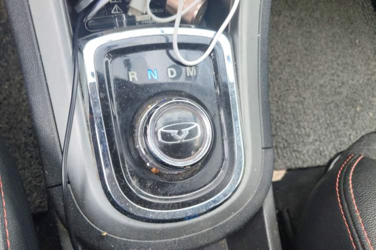 Used Cowin C3 2015 1.5L AMT Gold Diamond Edition Gear Lever
