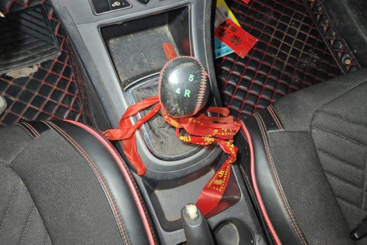 Used Cowin C3 2015 1.5L Manual Gold Diamond Edition Gear Lever