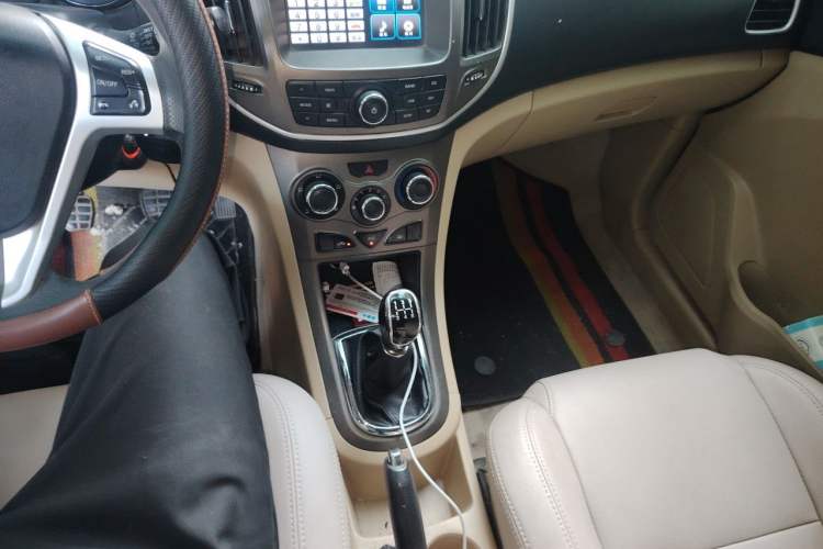 Used Cowin C3 2015 1.5L Manual Gold Diamond Edition Gear Lever