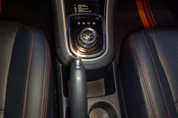 Used Cowin C3 2015 1.5L AMT Gold Diamond Edition Gear Lever