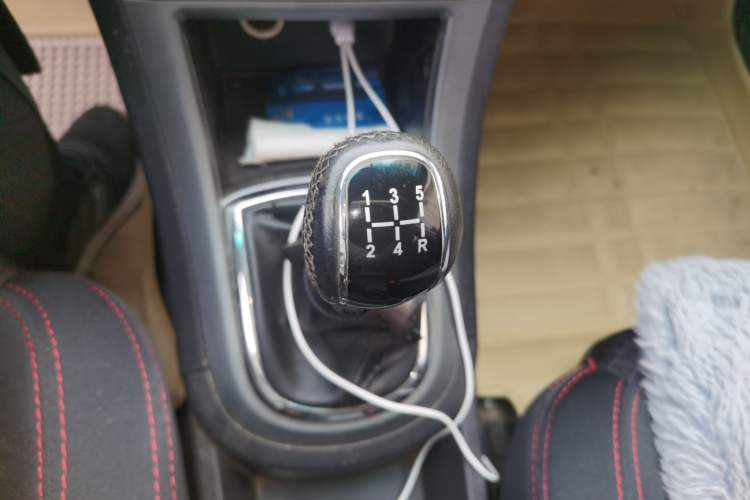 Used Cowin C3 2015 1.5L Manual Yellow Diamond Edition Gear Lever