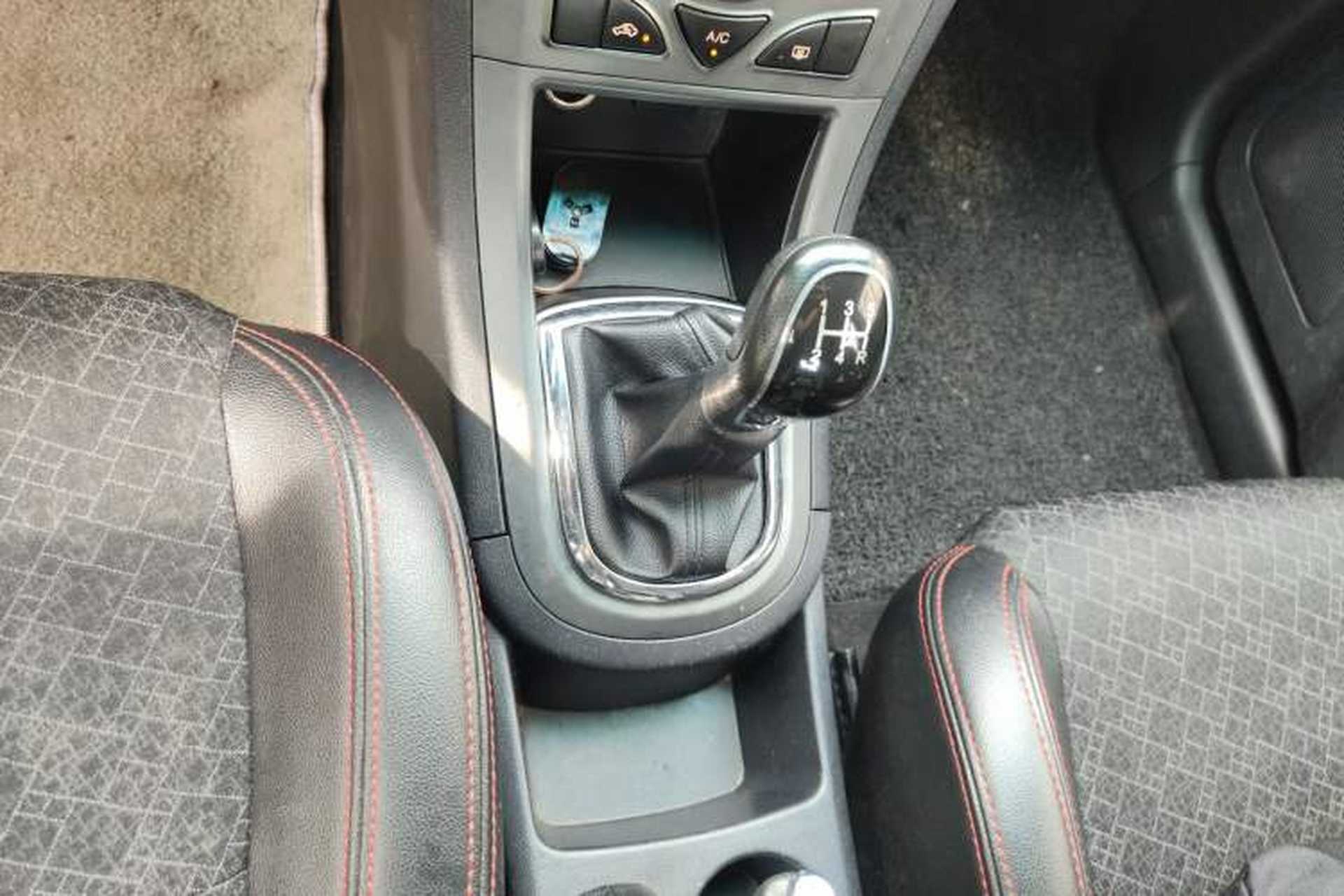 Used Cowin C3 2015 1.5L Manual Gold Diamond Edition Gear Lever