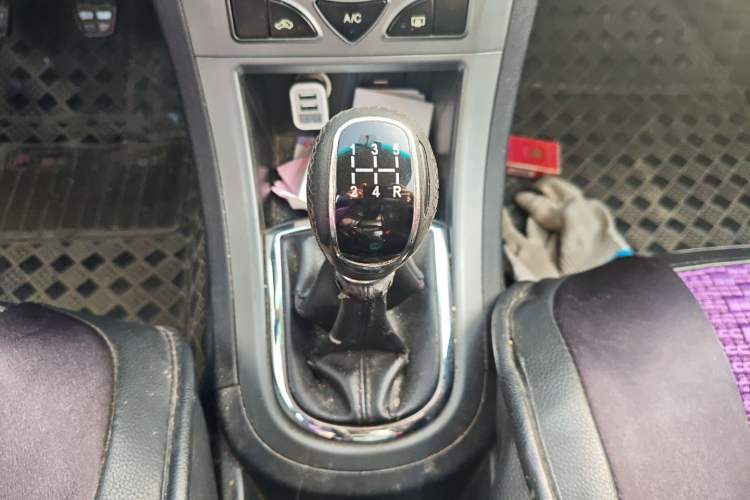 Used Cowin C3 2015 1.5L Manual Yellow Diamond Edition Gear Lever