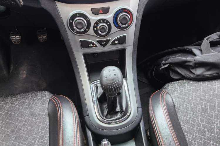 Used Cowin C3 2015 1.5L Manual Gold Diamond Edition Gear Lever