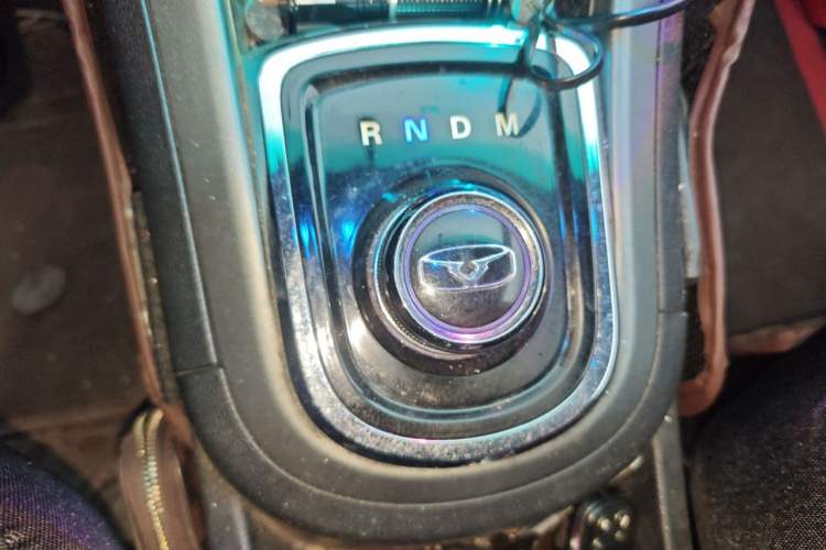 Used Cowin C3 2015 1.5L AMT Gold Diamond Edition Gear Lever