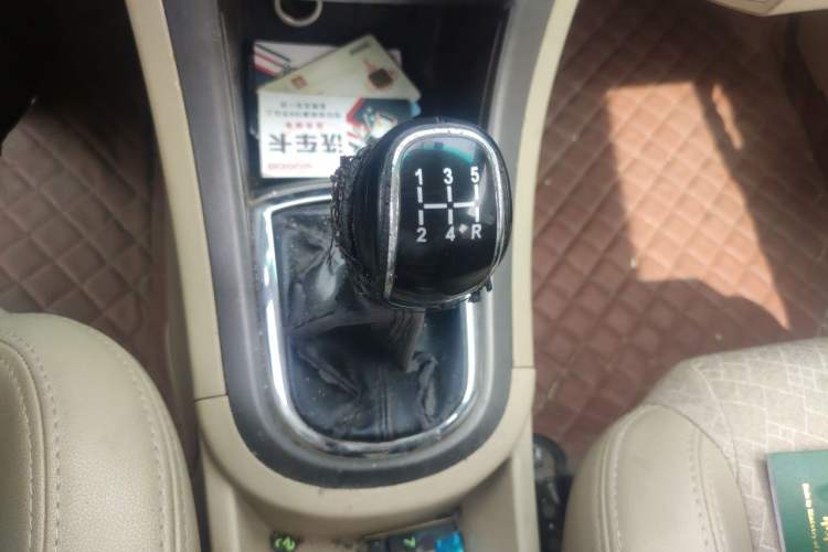 Used Cowin C3 2015 1.5L Manual Gold Diamond Edition Gear Lever