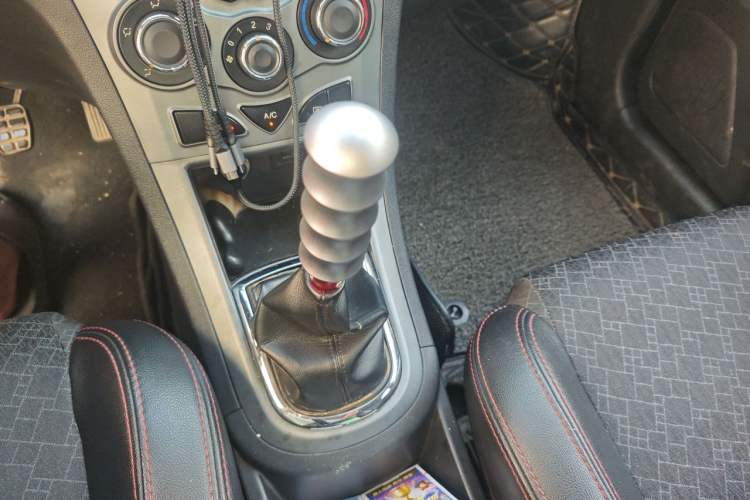 Used Cowin C3 2015 1.5L Manual Gold Diamond Edition Gear Lever