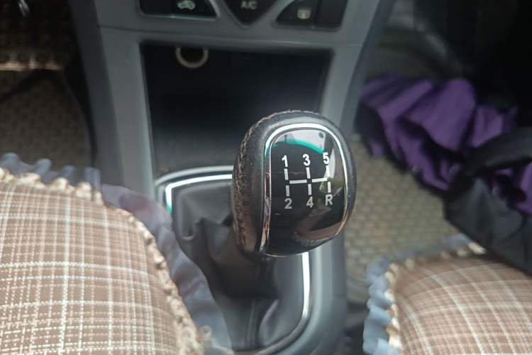 Used Cowin C3 2015 1.5L Manual Gold Diamond Edition Gear Lever