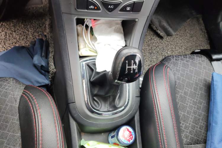 Used Cowin C3 2015 1.5L Manual Gold Diamond Edition Gear Lever