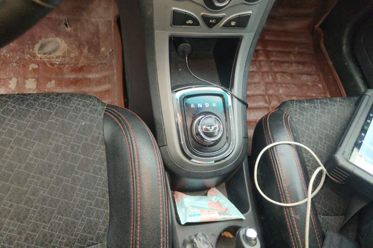 Used Cowin C3 2015 1.5L AMT Gold Diamond Edition Gear Lever
