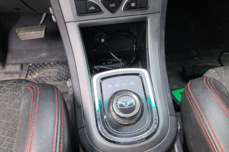Used Cowin C3 2015 1.5L AMT Gold Diamond Edition Gear Lever