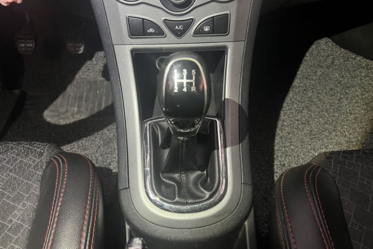 Used Cowin C3 2015 1.5L Manual Gold Diamond Edition Interior 4
