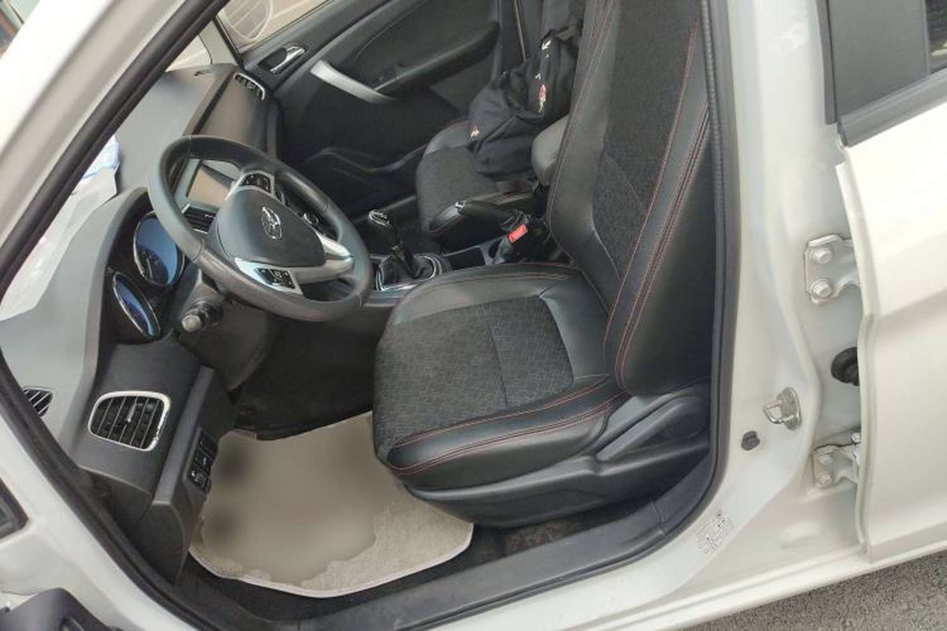 Used Cowin C3 2015 1.5L Manual Gold Diamond Edition Left Front Seat