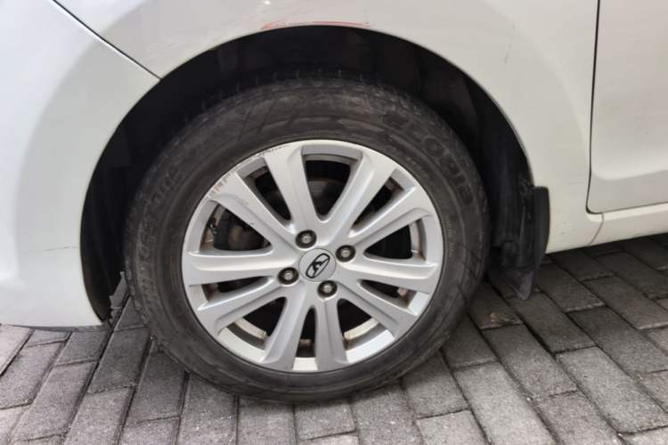 Used Cowin C3 2015 1.5L Manual Gold Diamond Edition Left Front Wheel Hub