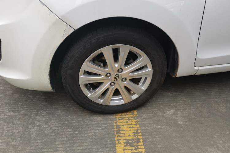 Used Cowin C3 2015 1.5L AMT Gold Diamond Edition Left Front Wheel Hub