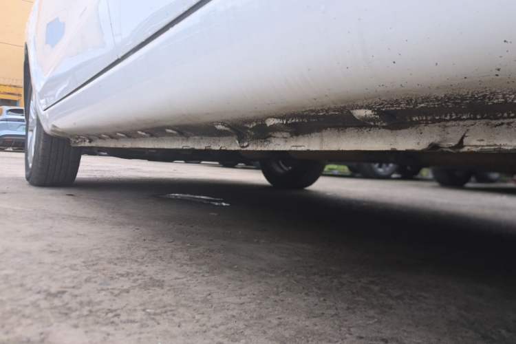 Used Cowin C3 2015 1.5L AMT Gold Diamond Edition Left Side Sill