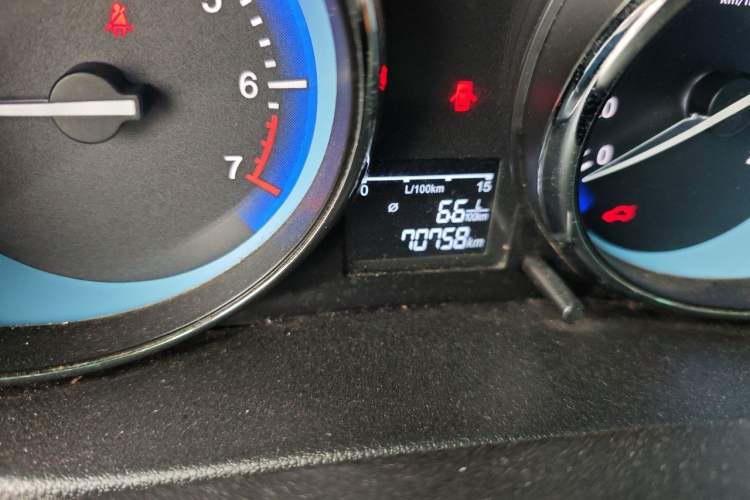 Used Cowin C3 2015 1.5L Manual Gold Diamond Edition Odometer Close Up