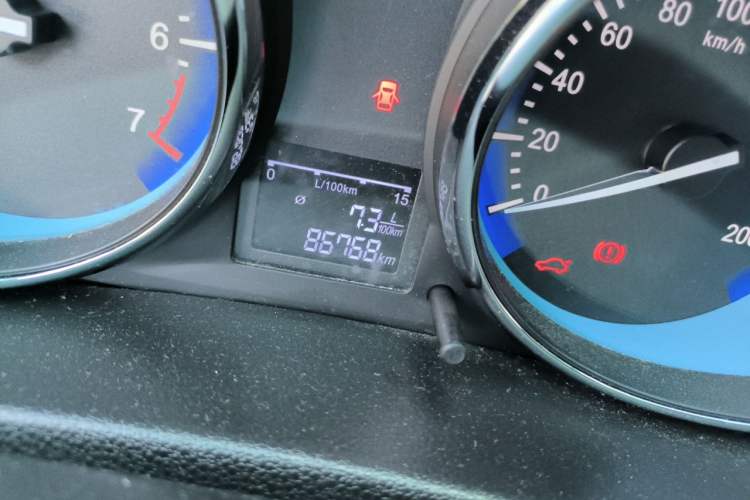 Used Cowin C3 2015 1.5L Manual Gold Diamond Edition Odometer Close Up
