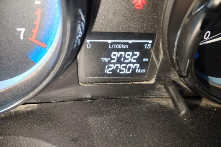 Used Cowin C3 2015 1.5L Manual Gold Diamond Edition Odometer Close Up