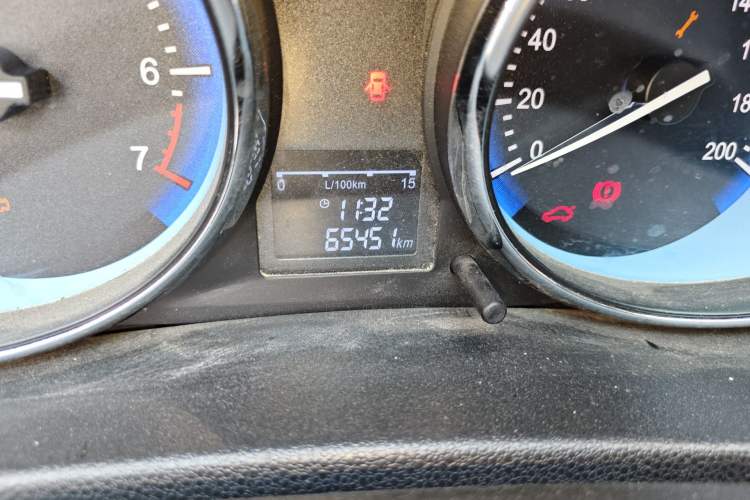 Used Cowin C3 2015 1.5L Manual Gold Diamond Edition Odometer Close Up