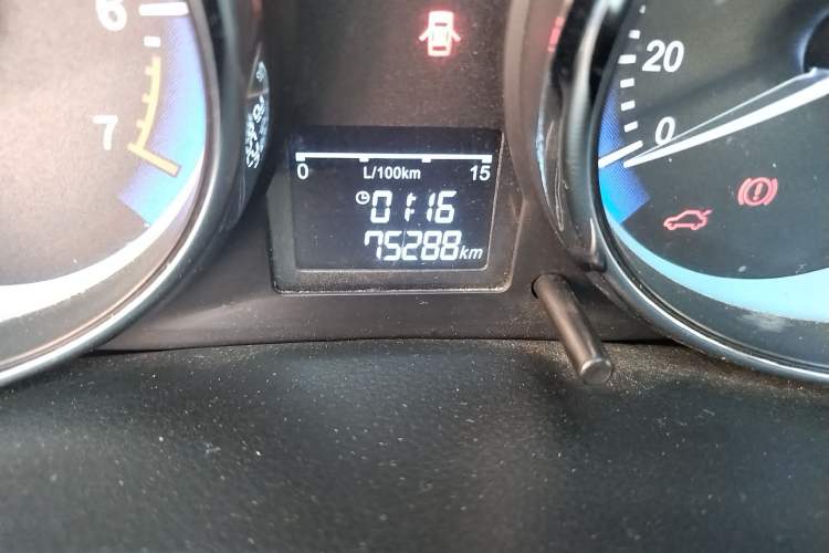 Used Cowin C3 2015 1.5L Manual Gold Diamond Edition Odometer Close Up