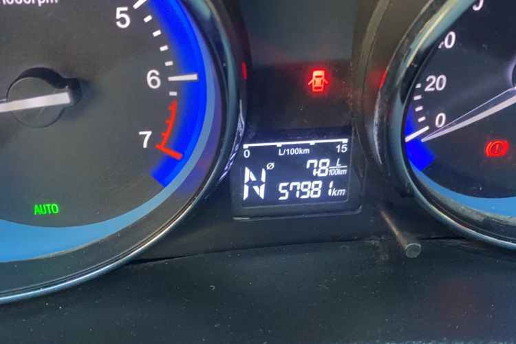Used Cowin C3 2015 1.5L AMT Gold Diamond Edition Odometer Close Up