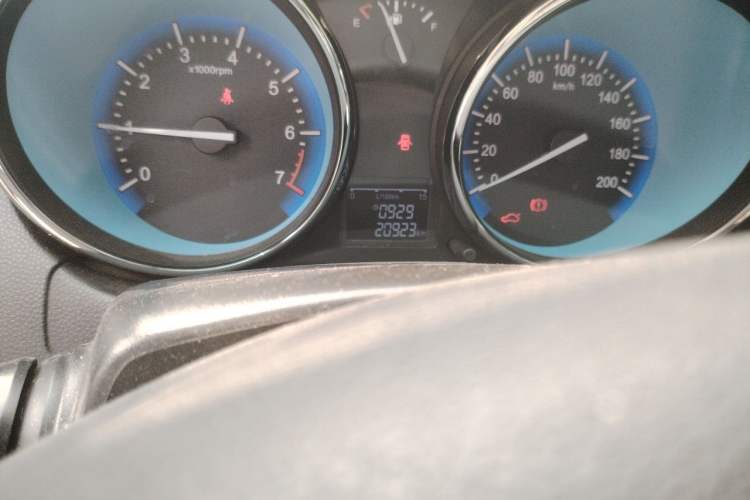 Used Cowin C3 2015 1.5L Manual Yellow Diamond Edition Odometer Close Up