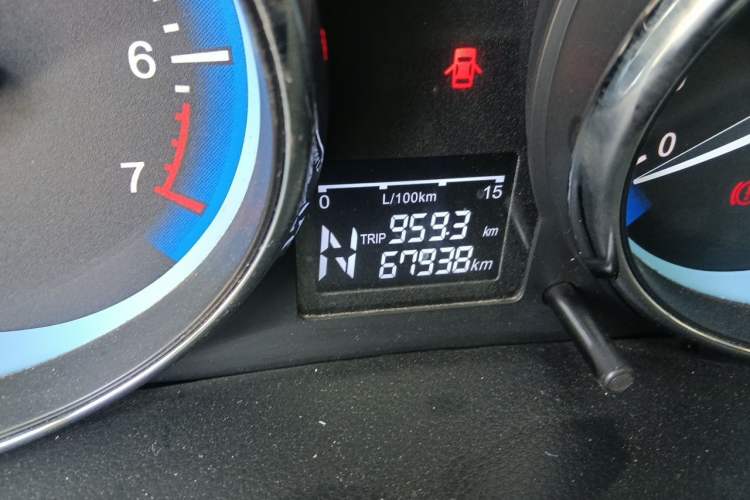 Used Cowin C3 2015 1.5L AMT Gold Diamond Edition Odometer Close Up