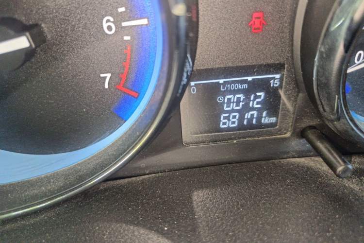 Used Cowin C3 2015 1.5L Manual Gold Diamond Edition Odometer Close Up