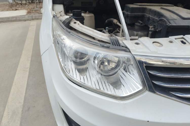 Used Cowin C3 2015 1.5L AMT Gold Diamond Edition Right Front Headlight