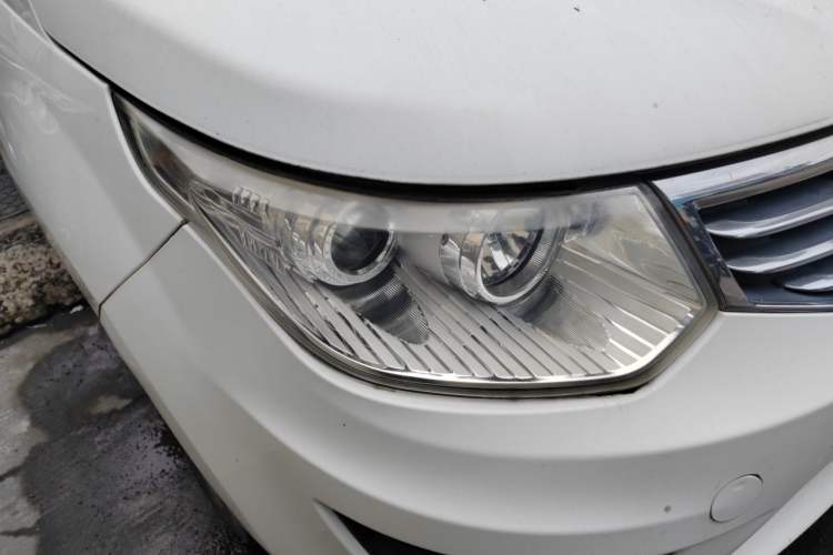 Used Cowin C3 2015 1.5L AMT Gold Diamond Edition Right Front Headlight