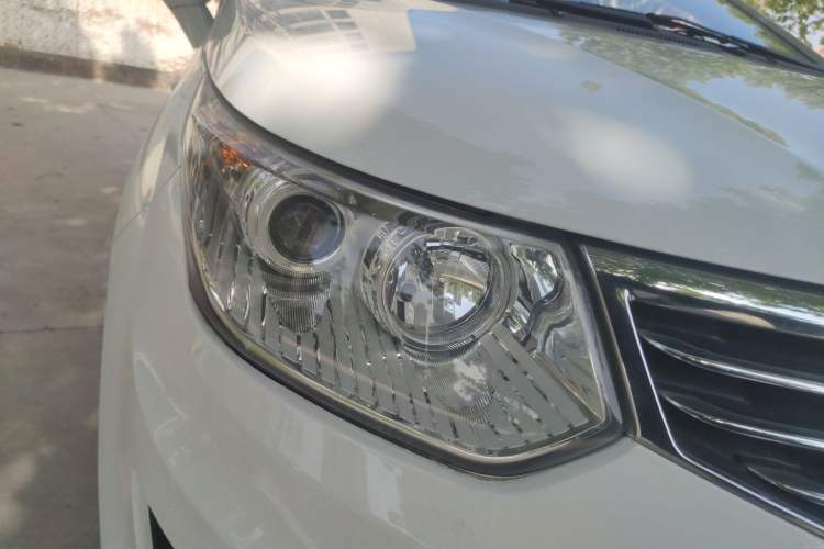 Used Cowin C3 2015 1.5L Manual Gold Diamond Edition Right Front Headlight