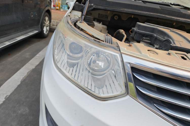 Used Cowin C3 2015 1.5L AMT Gold Diamond Edition Right Front Headlight