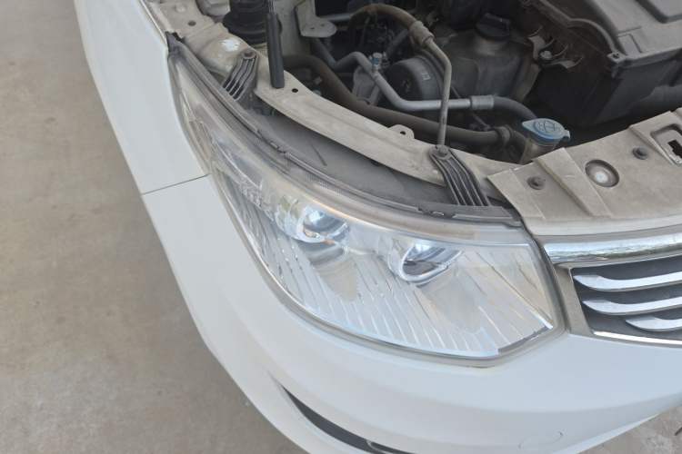 Used Cowin C3 2015 1.5L Manual Gold Diamond Edition Right Front Headlight