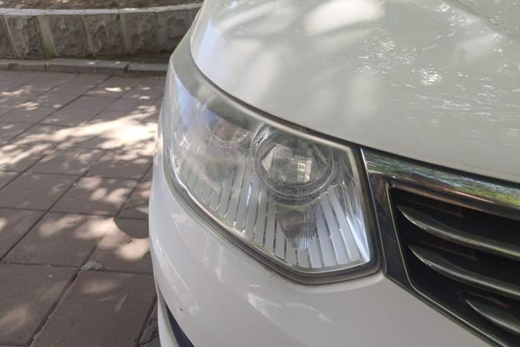 Used Cowin C3 2015 1.5L Manual Gold Diamond Edition Right Front Headlight