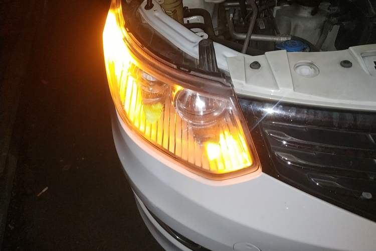 Used Cowin C3 2015 1.5L AMT Gold Diamond Edition Right Front Headlight