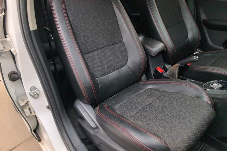 Used Cowin C3 2015 1.5L AMT Gold Diamond Edition Right Front Seat