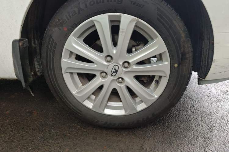 Used Cowin C3 2015 1.5L Manual Gold Diamond Edition Right Front Wheel Hub