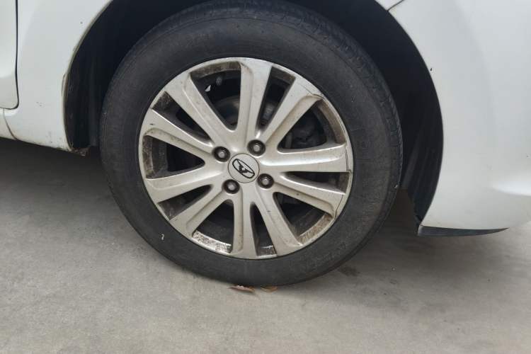 Used Cowin C3 2015 1.5L AMT Gold Diamond Edition Right Front Wheel Hub