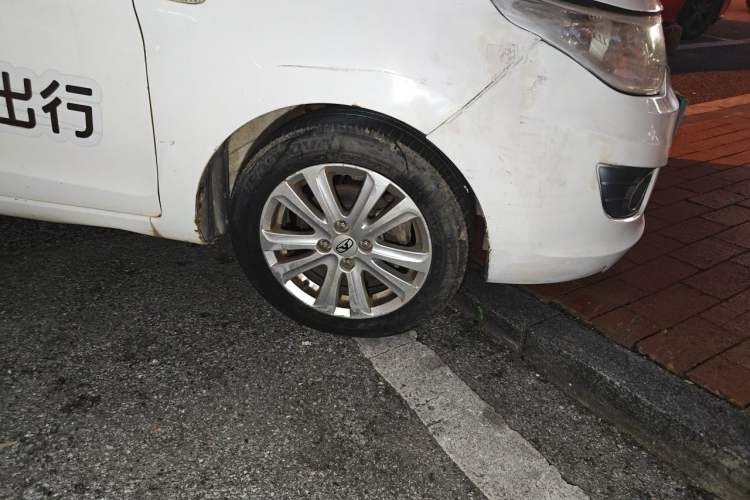 Used Cowin C3 2015 1.5L Manual Gold Diamond Edition Right Front Wheel Hub