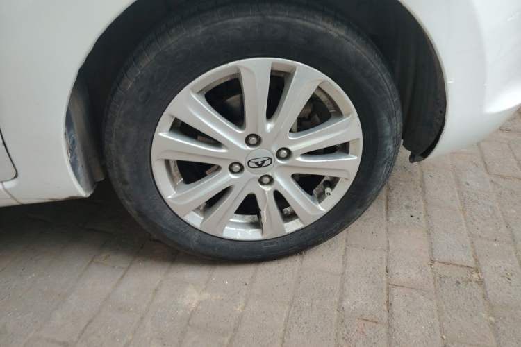 Used Cowin C3 2015 1.5L Manual Gold Diamond Edition Right Front Wheel Hub