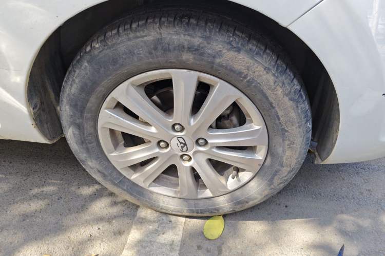 Used Cowin C3 2015 1.5L Manual Gold Diamond Edition Right Front Wheel Hub