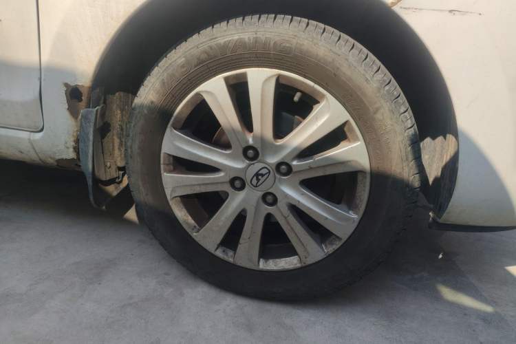 Used Cowin C3 2015 1.5L Manual Gold Diamond Edition Right Front Wheel Hub