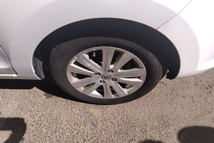 Used Cowin C3 2015 1.5L Manual Gold Diamond Edition Right Front Wheel Hub