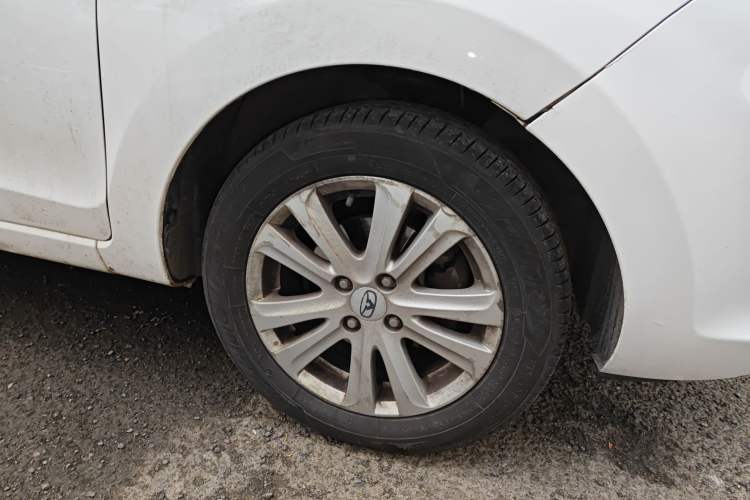Used Cowin C3 2015 1.5L Manual Gold Diamond Edition Right Front Wheel Hub