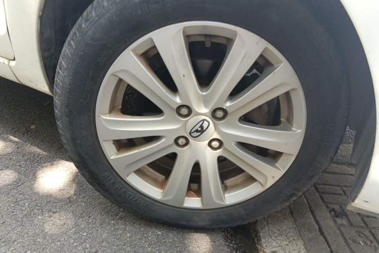 Used Cowin C3 2015 1.5L AMT Gold Diamond Edition Right Front Wheel Hub