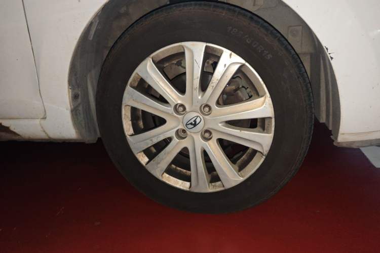 Used Cowin C3 2015 1.5L Manual Gold Diamond Edition Right Front Wheel Hub
